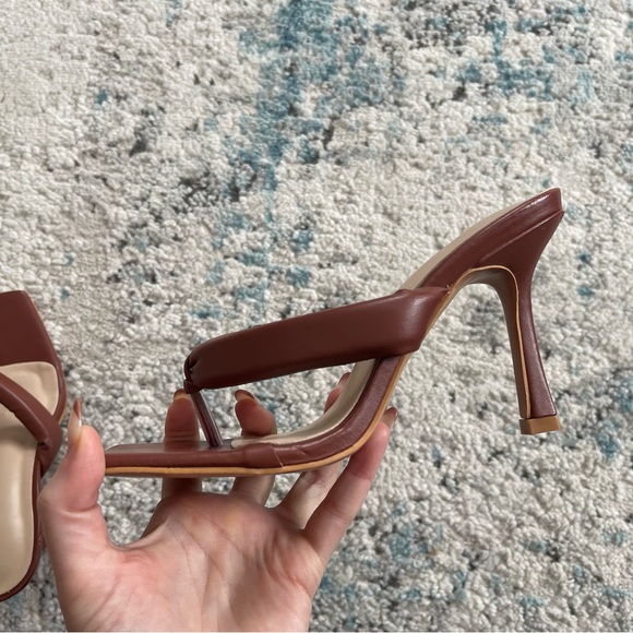 NWOT Pretty Little Thing Sandals - Picture 11 of 11